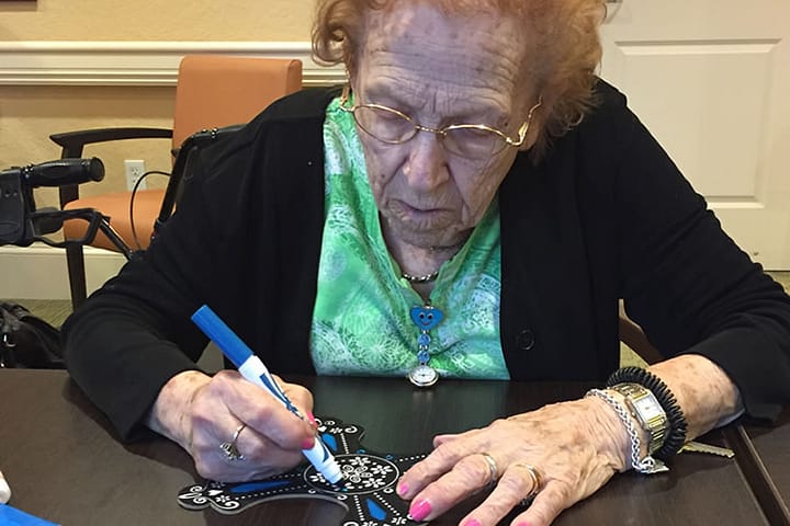 Resident coloring with markers